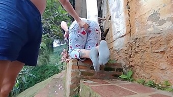 Тајно Сам Снимила Своју Слушкињу И Њеног Љубавника Како Се Упуштају У Сексуалне Активности.