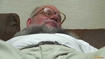 Grandpa'S Best Orgasm From Oral Sex And Cum Sharing With His Naughty Partner