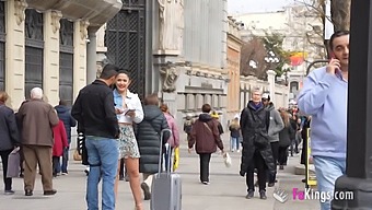 Нуриа Миллан, Ентузијаста Аматер, Ужива У Дивљем Сусрету Са Странцима На Улици!