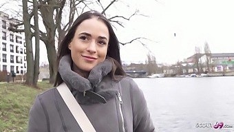 Лидиамаус96, Тетовирана Бринета Раскошних Облина, Доживљава Интензивно Јебање У Видеу Кастинга.