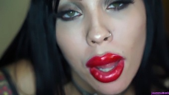 Hooker Gives Premium Fuck Without Condom In This Video.